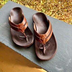 OluKai Mea Ola sandals, size 9